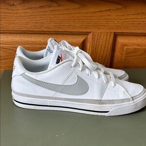 Nike Court Legacy Men’s size 7